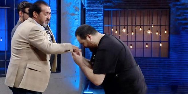 Ünlü şeften gözyaşları içinde elenen yarışmacıya büyük sürpriz!