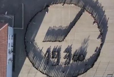 320 öğrenciden anlamlı koreografi