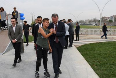 İnegöl’ün ilk kaykay parkı hizmete açıldı