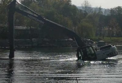 İznik Gölü’nde hareketli dakikalar! Bir anda suya gömüldü