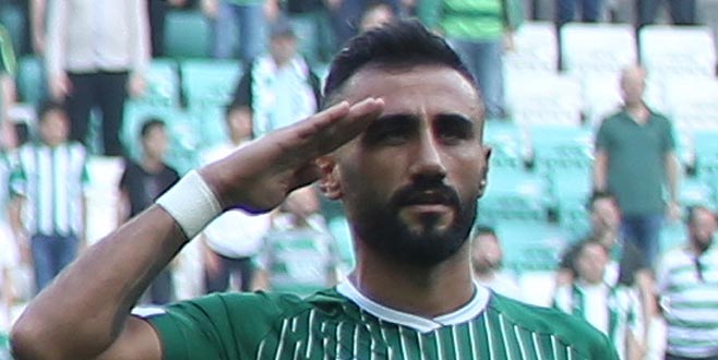 Selçuk yine ıslıklandı