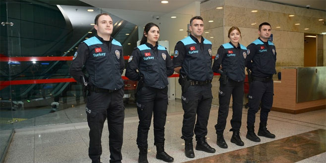 Pasaport polislerine yeni kıyafet