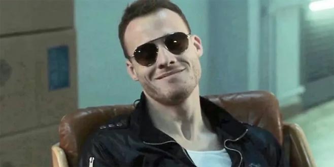 Yarı çıplak fotoğrafıyla sosyal medyanın gündeminde