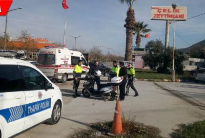 Motosikletle otomobil çarpıştı