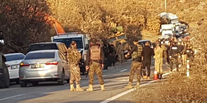 Askeri araç devrildi! Yaralılar var