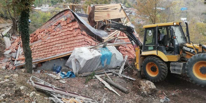Vatandaş Kaçak Yapıları Kendi Kaldırmaya Başladı