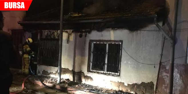 Soba devrildi, ev kül oldu