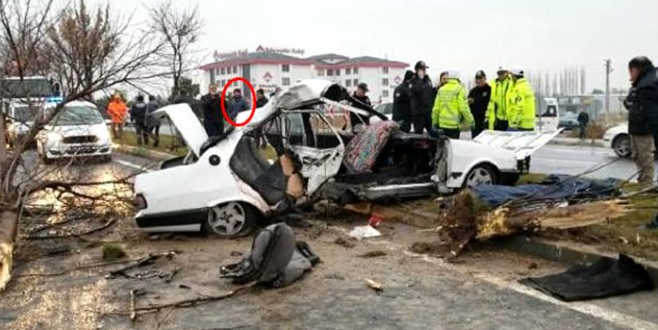 Bir babanın en acı anı! Kaza yerini temizlerken…