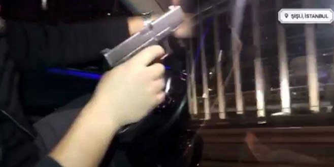 Yanındaki kadına hava atmak için havaya ateş açan maganda tutuklandı