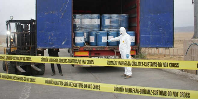Sınırda 18 ton siyanür ele geçirildi