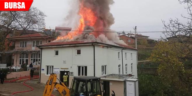 Camide korkutan yangın