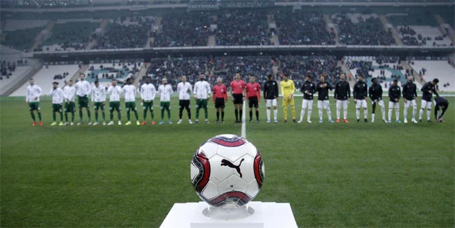 Mesçi için saygı duruşu