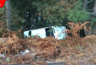 Otomobil şarampole yuvarlandı