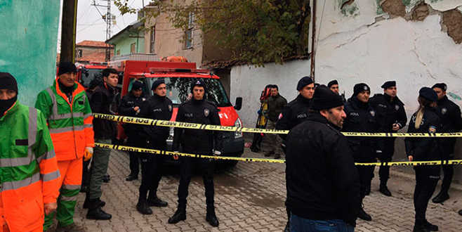 Kerpiç evde göçük: 3 ölü