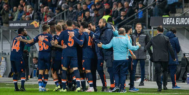 Başakşehir mucizesi… Son 16 turuna…