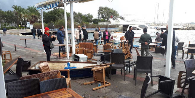 Fırtına ve hortum Bodrum’u savaş alanına çevirdi