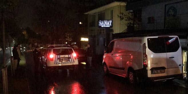 Ünlülerin kuaföründe silahla tehlikeli oyun