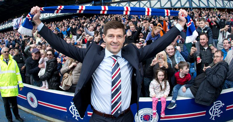 İskoçya Birinci Futbol Ligi (Premiership) ekibi Rangers'ta teknik direktör Steven
