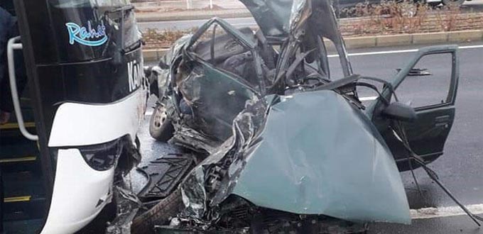 Yolcu otobüsü ile otomobil çarpıştı: 3 ölü, 1 yaralı