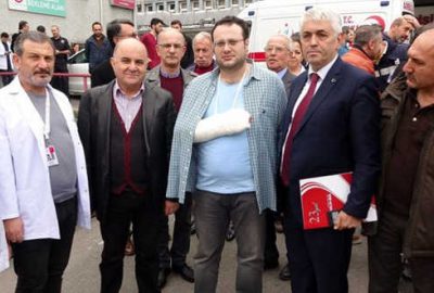 ‘Sessiz olun’ diyen doktora saldırı