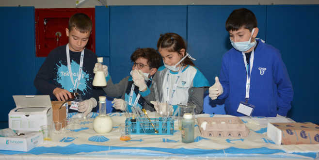 Festivalde tek; TEKFEST 3 Bilim Şenliği Festivalde tek; TEKFEST 3 Bilim Şenliği