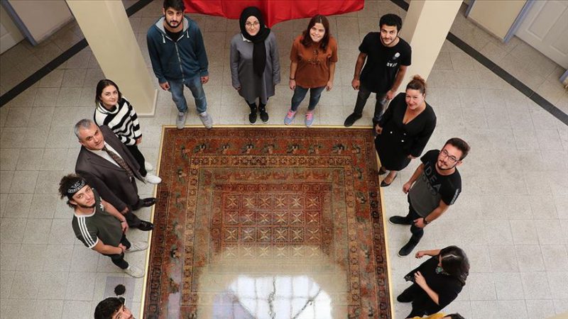 Tarihte bilinen ilk Türk halısı Pazırık taştan yapıldı Tarihte bilinen ilk Türk halısı olan 2 bin 300 yıllık