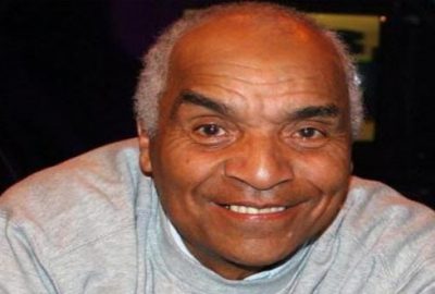 Ünlü şarkıcı hayatını kaybetti!