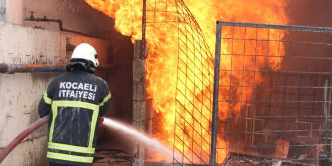 Geri dönüşüm tesisinde yangın