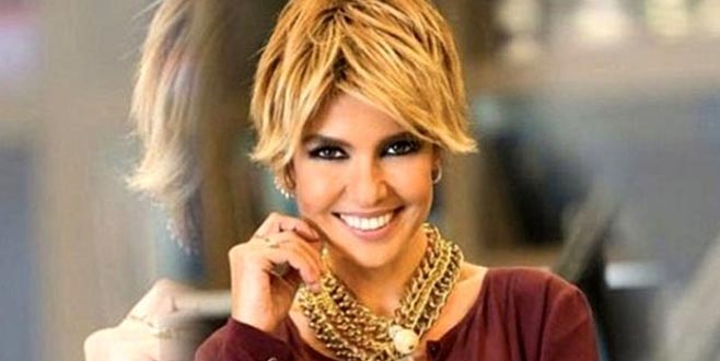 İddialı paylaşım! Dekoltesiyle sosyal medyayı salladı