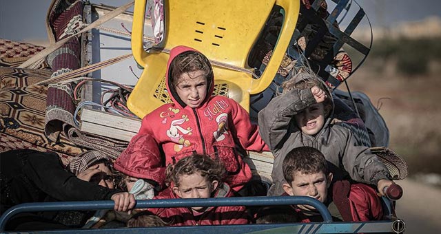 25 bin kişi daha sınıra akın etti