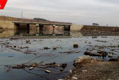 Su seviyesi azaldı, kirlilik gün yüzüne çıktı