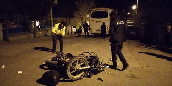 Bursa’da servis aracı ile motosiklet çarpıştı: 2 yaralı Bursa’da servis aracı ile motosiklet çarpıştı: 2 yaralı