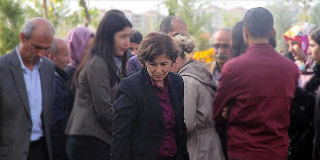 PKK’lı teröristin cenazesine katılan HDP’li başkan tutuklandı PKK’lı teröristin cenazesine katılan HDP’li başkan tutuklandı