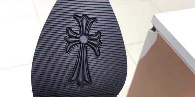 Türk mağazaya ‘haç’ cezası