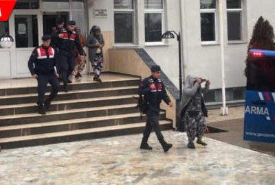 Köy evine bohçayla girip paraları çalarak çıktılar