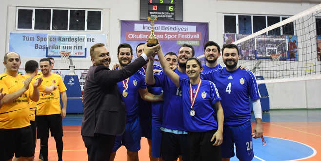 Masa Tenisi Ve Voleybol Turnuvasında Şampiyonlar Belli Oldu