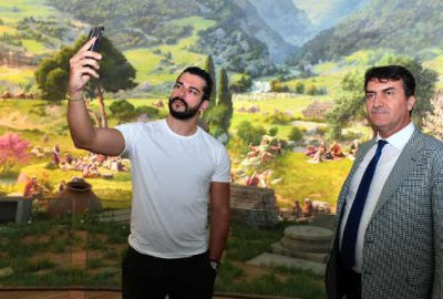 Bursa’da Burak Özçivit sürprizi