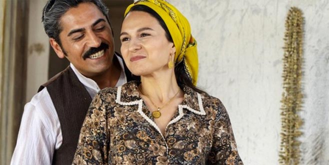 Bir Zamanlar Çukurova’nın Saniye’si dekolteli pozuyla olay oldu