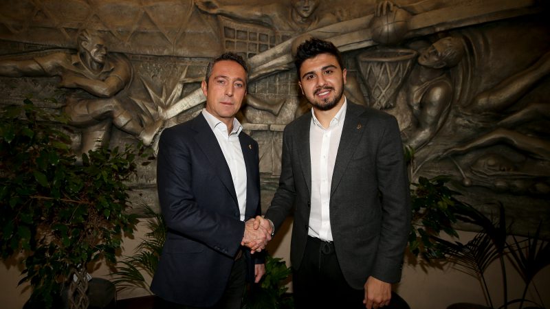 2024’e kadar Fenerbahçe’de Fenerbahçe Kulübü, milli futbolcusu Ozan Tufan'ın sözleşmesini 3+1 yıl daha