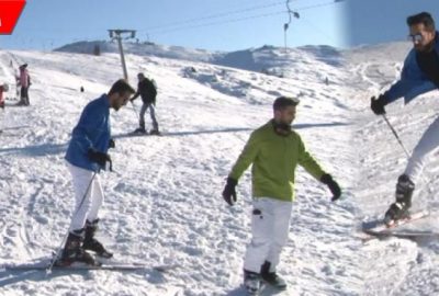 Kayak sezonu açıldı, tatilciler pistlere akın etti