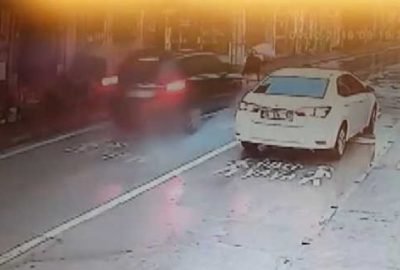 Dehşet anları kamerada! Yaya geçidinde çarptığı kadını…