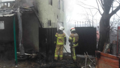 Ev alevlere teslim oldu