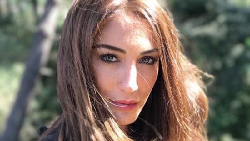 Bahar Komiser’den süper minili paylaşım Arka Sokaklar'ın Bahar Komiser'i Merve Oflaz, mini eteğiyle hayranlarını büyüledi.