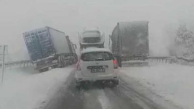 TIR’lar kaydı, yol kapandı!