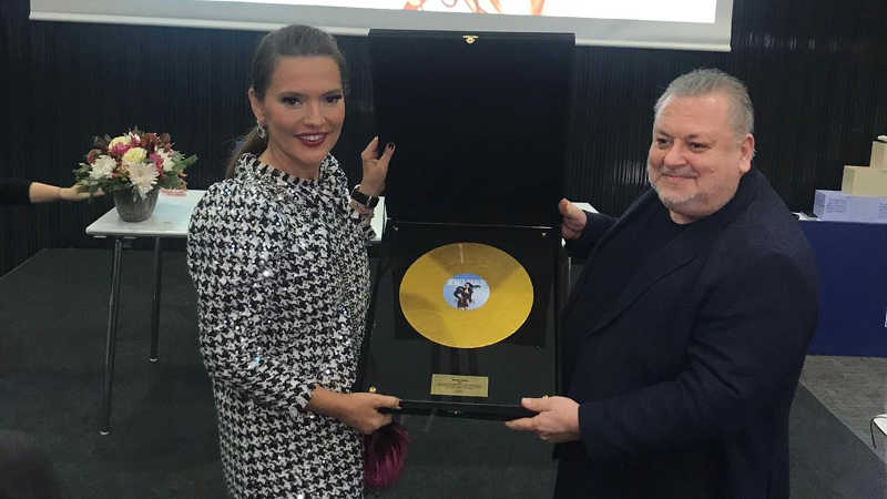 Demet’e Altıp Plak