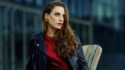 Yılın son gününde seksi poz!