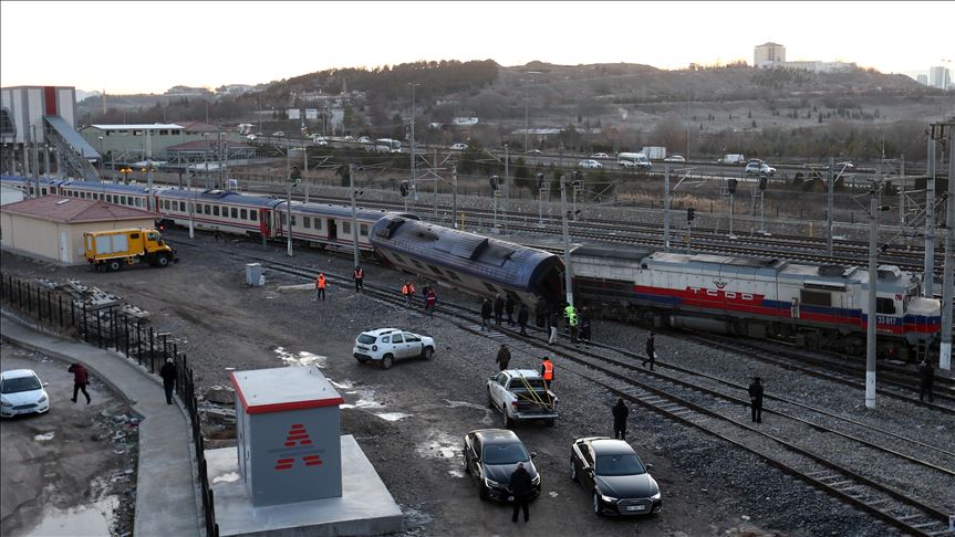 Ankara’da boş tren raydan çıktı