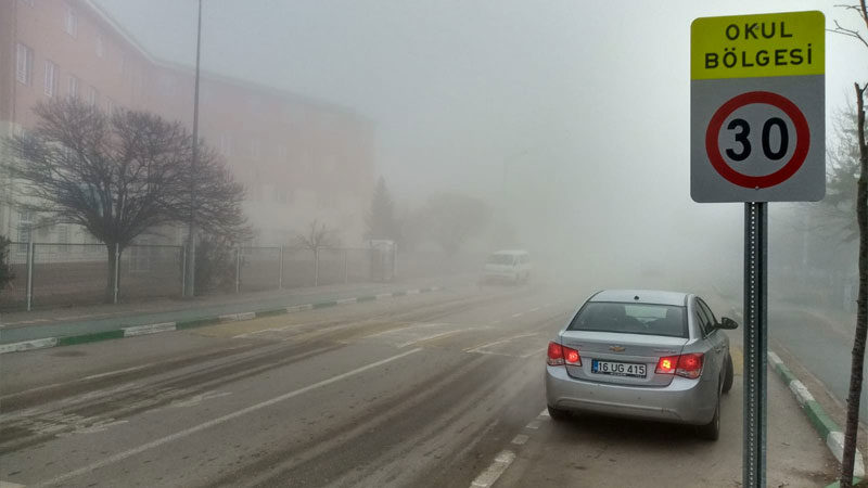 Bursa’da etkili olan yoğun sis sonucu görüş mesafesi bir metreye