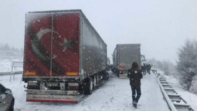 Bursa-Ankara yolunda kaza! Kilometrelerce kuyruk oluştu