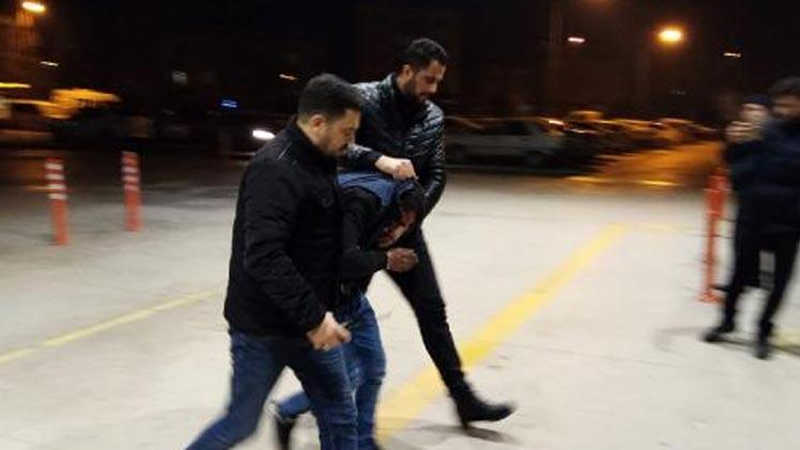 Evinde yakaladığı hırsızı tekme tokat dövdü